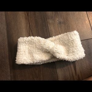 White soft ARIE head band *never worn*